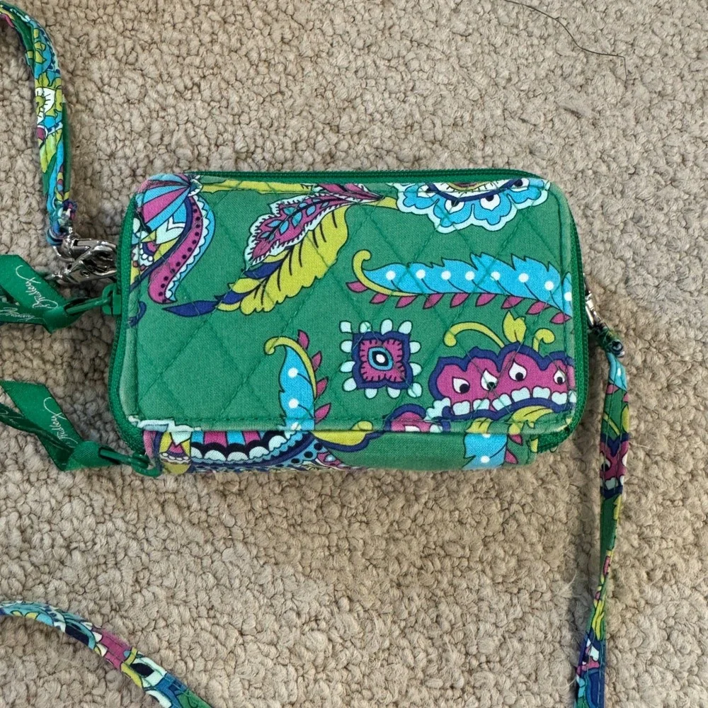 Vera Bradley All In One Crossbody Wallet Retired Emerald‎ Paisley